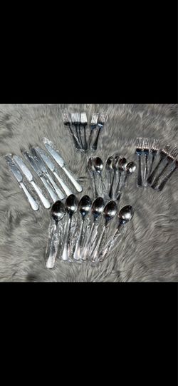 New 30 piece flatware set never used. A little damage to box. $10