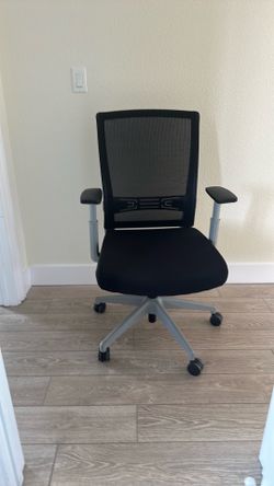 Office adjustable chair (like new)