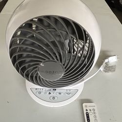 Iris USA Woozoo  Oscillating Table Fan 