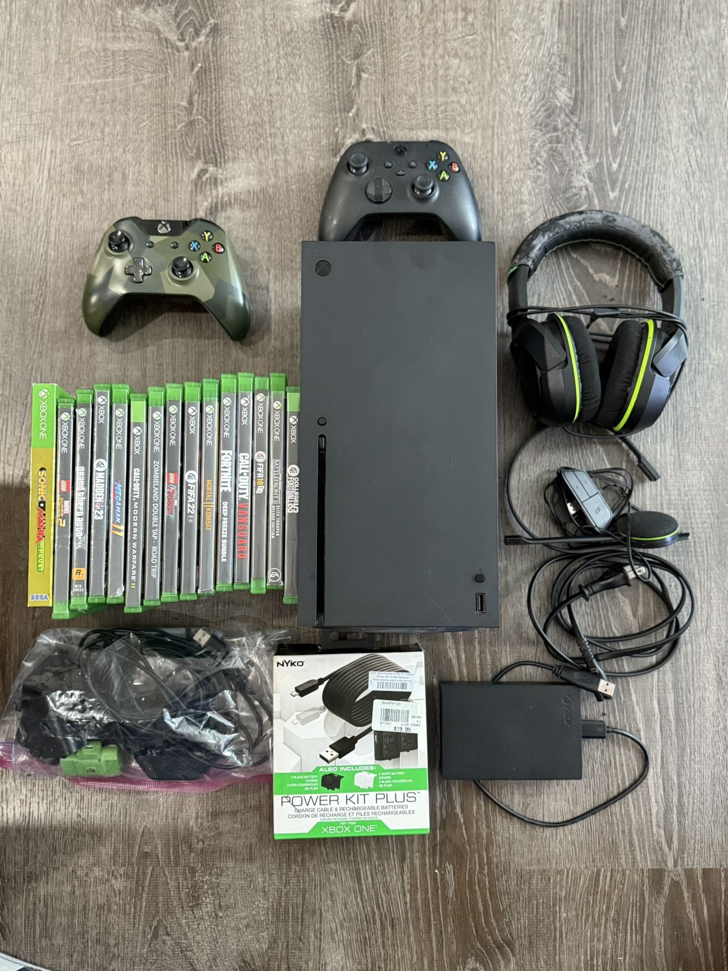 Xbox Series X 1TB + 15 Games + More Extras