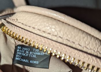 New Women's Michael Kors Hand Bag $45