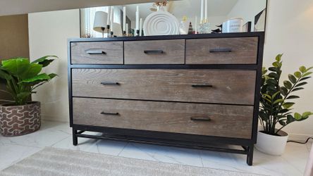 Universal Smartstuff Dresser (contact info removed)