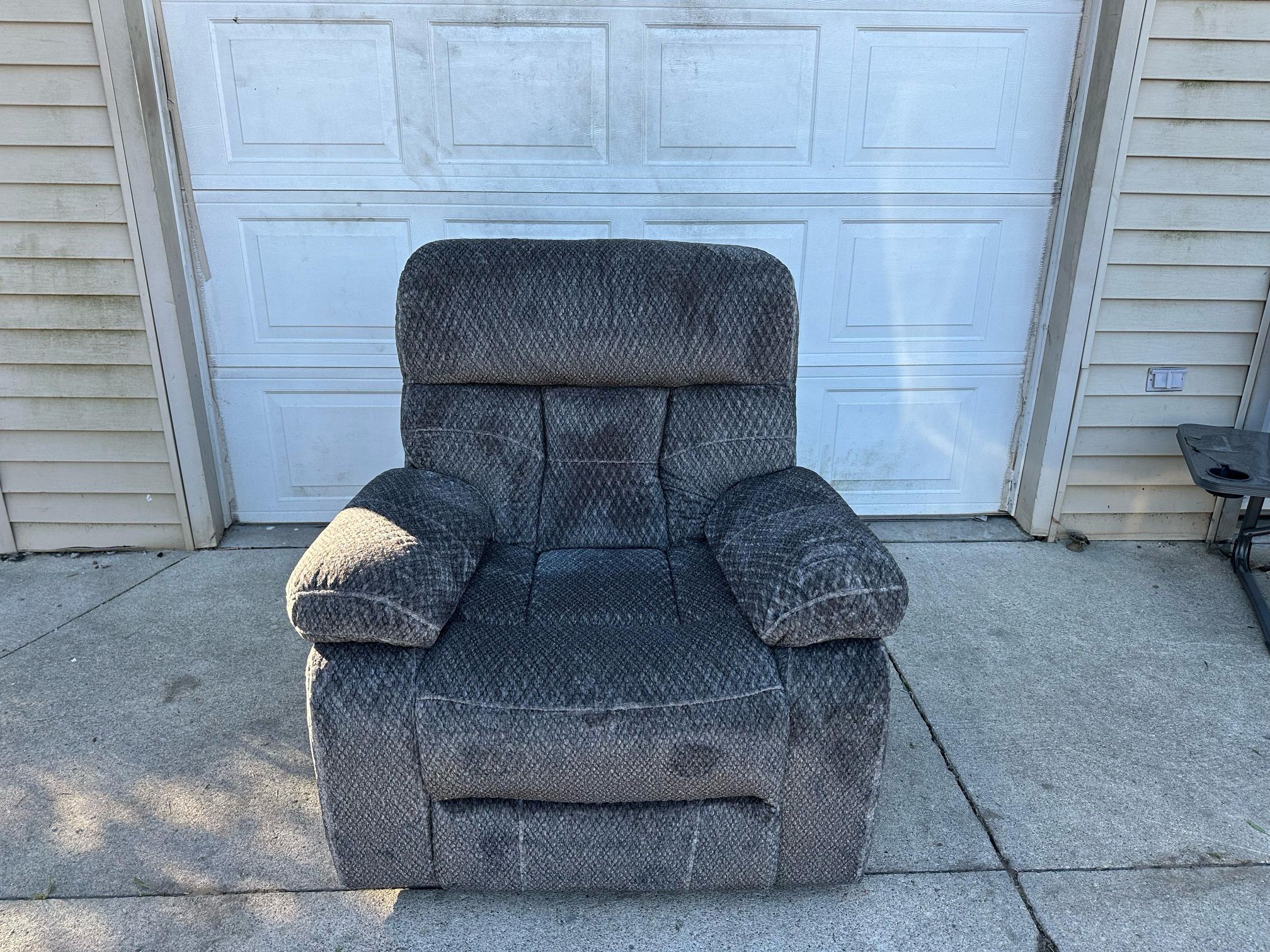 BRAND NEW recliner living room chair - Brown