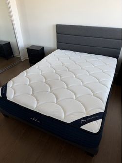 Dreamcloud Queen Mattress