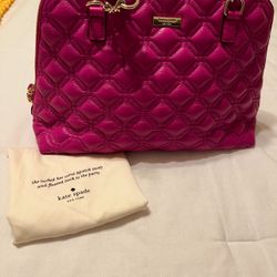 Brand new Kate spade large quilted chain purse with desk bag. Perfect for Valentine's Day