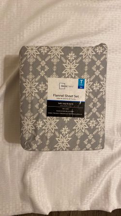 Twin Flannel Sheet Set New gray with white snowflakes