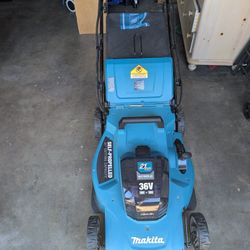 21 Inch Self Propeled Makita Lawn Mower Used 1 Time
