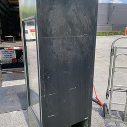 Refrigerator for comercial or residential