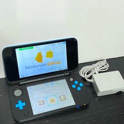 Nintendo 2DS XL Console & Charger