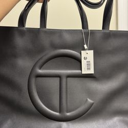 Black Telfar Bag. ( Large ) 