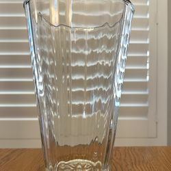 $5 -  EUC Thick Glass vase 10” x 6.5”.  Please pickup in the area of 36th Ave and Pinnacle peak within 24hours of take greatly appreciated.  Thank you