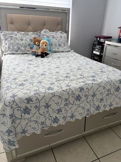 Bedroom set