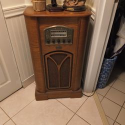 Thomas Floor Model Radio Works Good  90.00