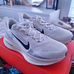 Nike Vomero 18 Size 13