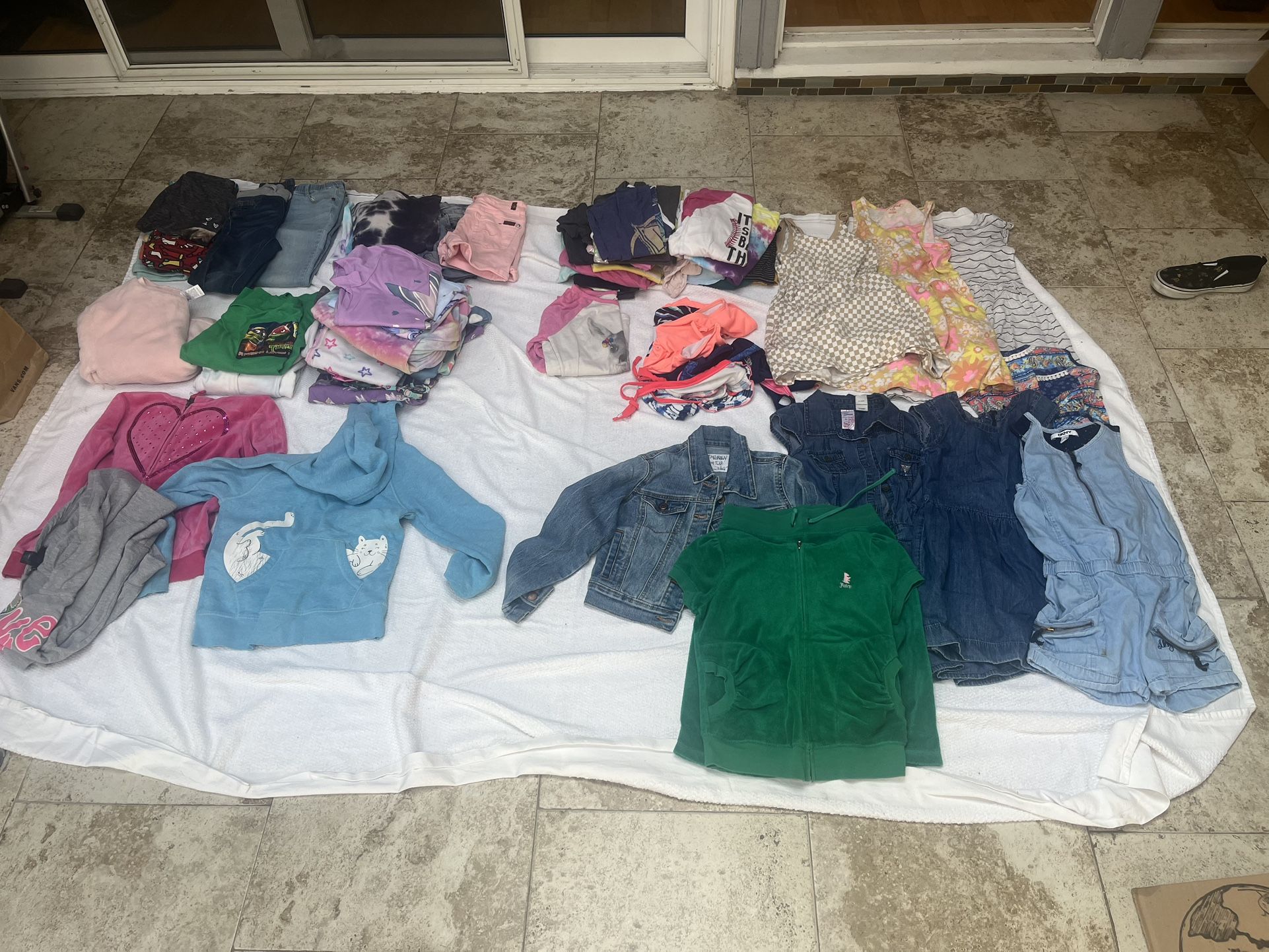 Girls Clothes Sizes. 6,7,8 Leggings, pants, shorts, shirts, pajamas, sweatshirts, sweaters, jeans, jacket, sundresses, bathing suits