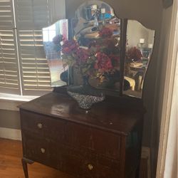 Trifold Mirror Chest