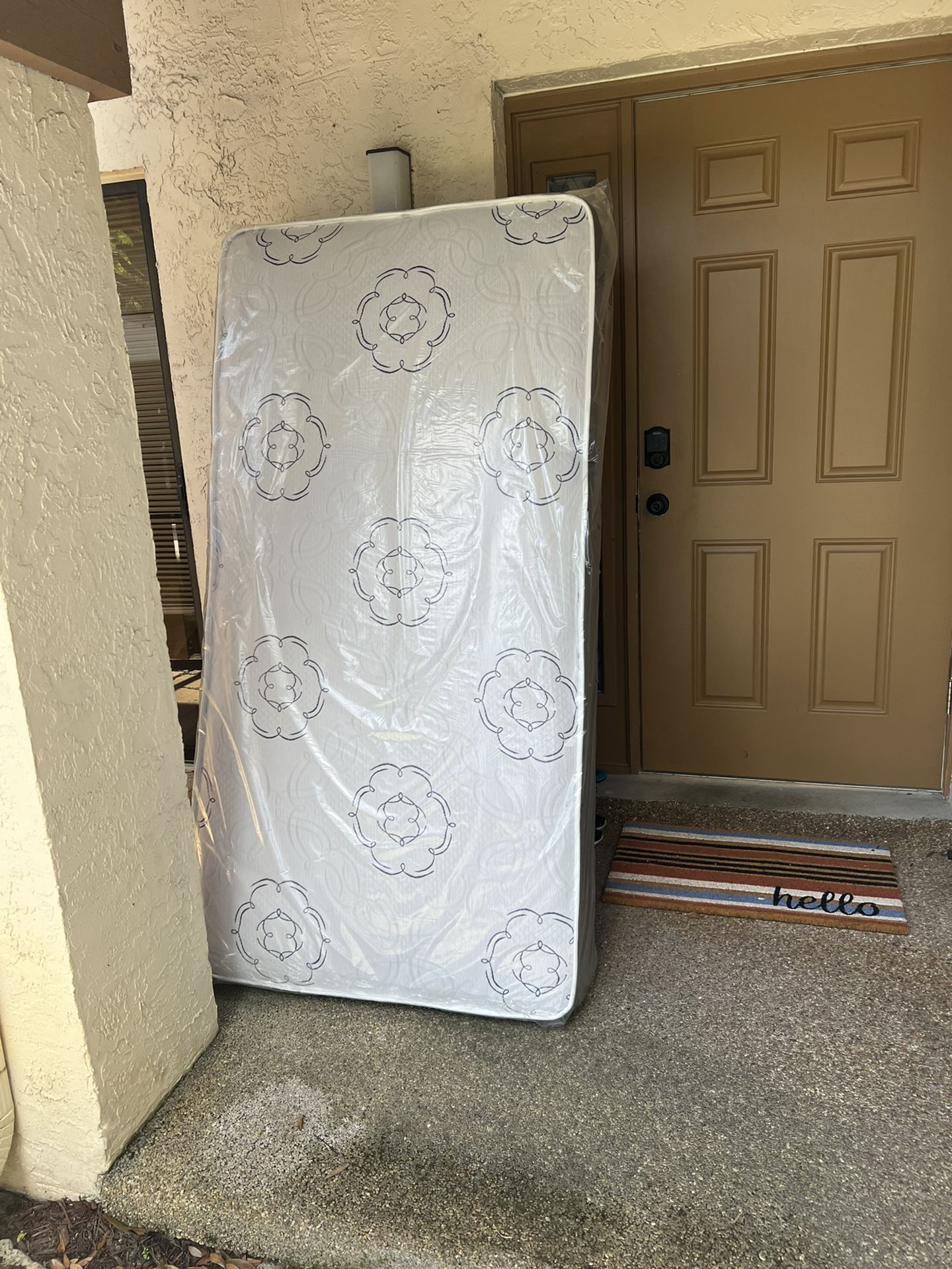 Mattresses: twin full  queen regular  Colchon Nuevo Colchones plush or pillow top available cama bed mattress