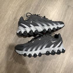 Nike DN8 grey size 5y