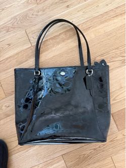 Coach monogram patent leather tote bag ( check all pictures have crack on sides )