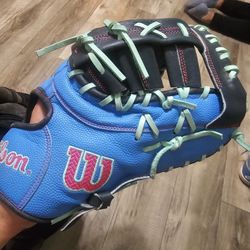 Wilson 2025 A2000 First Base Baseball Glove