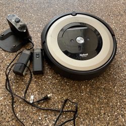 Black & Decker ROBO SERIES robotic Vacuum Cleaner for Sale in Wichita, KS -  OfferUp