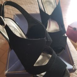 Size 7 1/2 W 