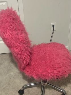 pink fluffy roller chair