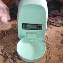 Automatic Dog Or Cat Feeder