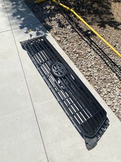 2014 Toyota Tundra grill