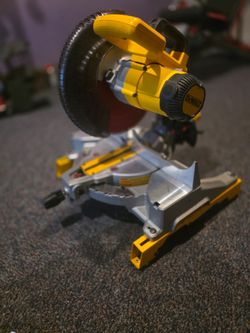 Dewalt compound miter saw 10"