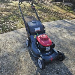 Honda HRX217 Self-propelled Lawn Mower 