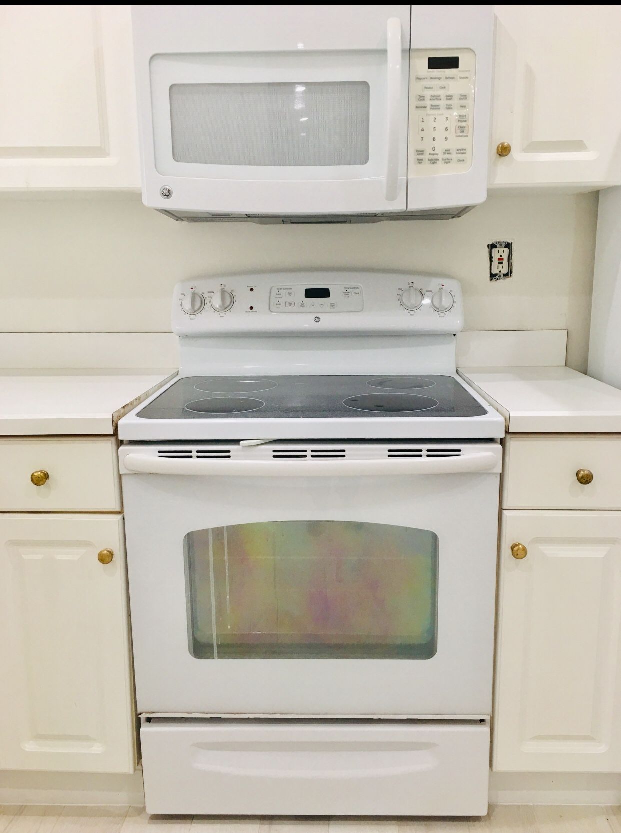 GE electric stove and microwave