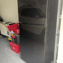 Refrigerator Frigidaire  Needs Freezer Gasket 