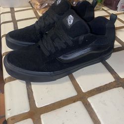 black Vans Knu Skool