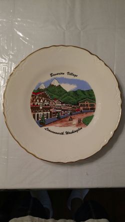 Souvenir plate