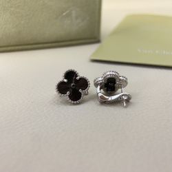 Ladies' Classic Four-Leaf Clover Earrings