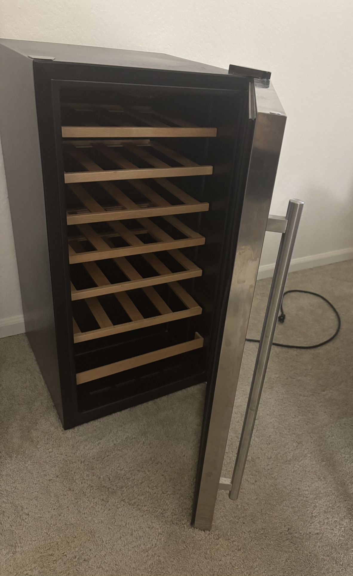 Vissani HVWC28ST 28-Bottle Wine/Beverage Cooler