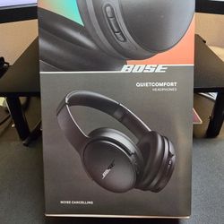 Brand new Bose Quietcomfort headphones