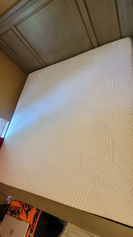 8 In Memory Foam King Mattress Brand New