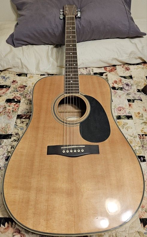 Fender Starcaster 0(contact info removed)25 Acoustic Guitar