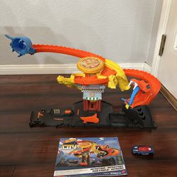 Hot Wheels City Track Set Pizza Slam Cobra Attack Playset