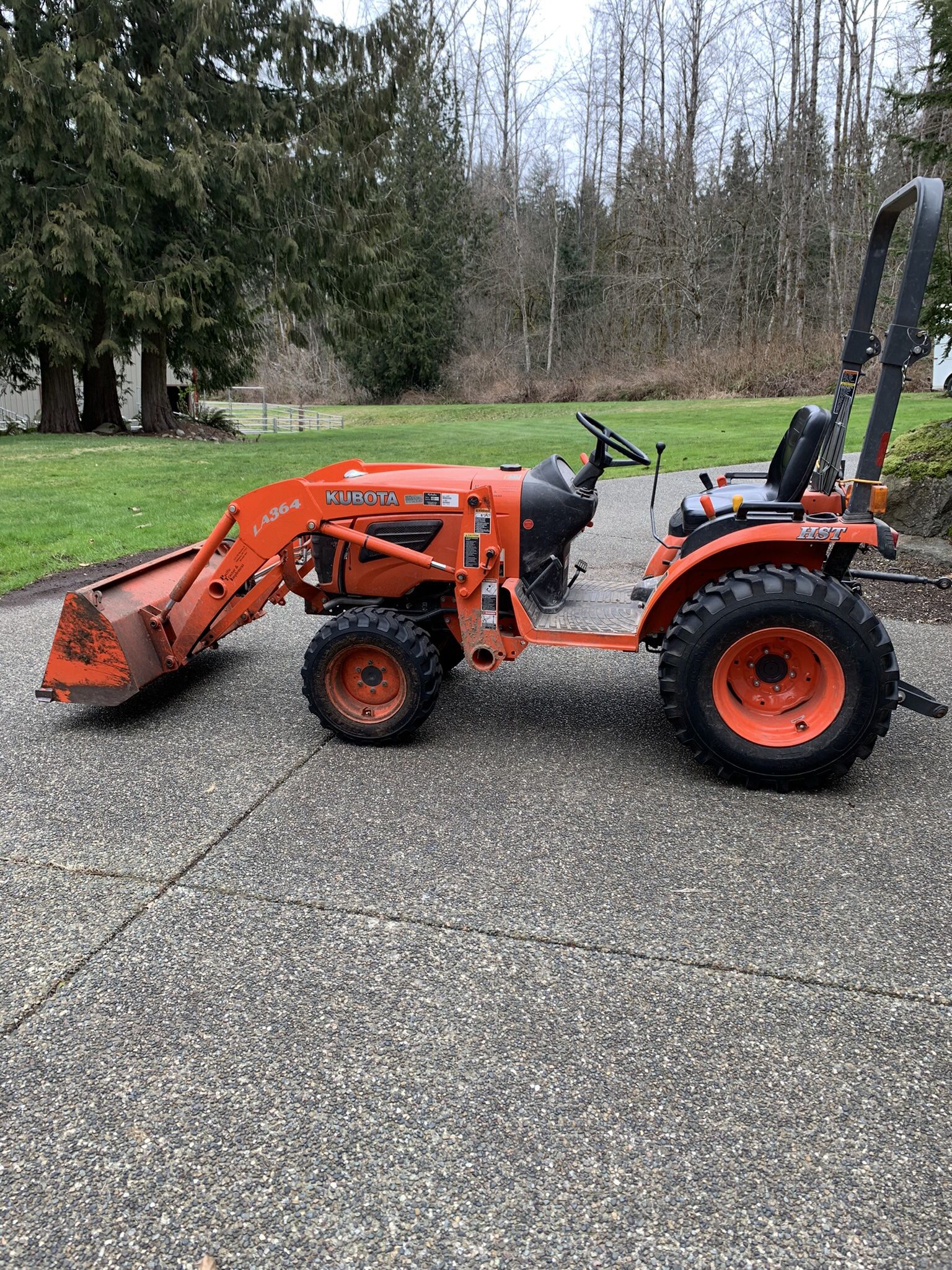 Kubota B2620 Tractor For Sale W ROPS And Only 264 Hours for Sale in
