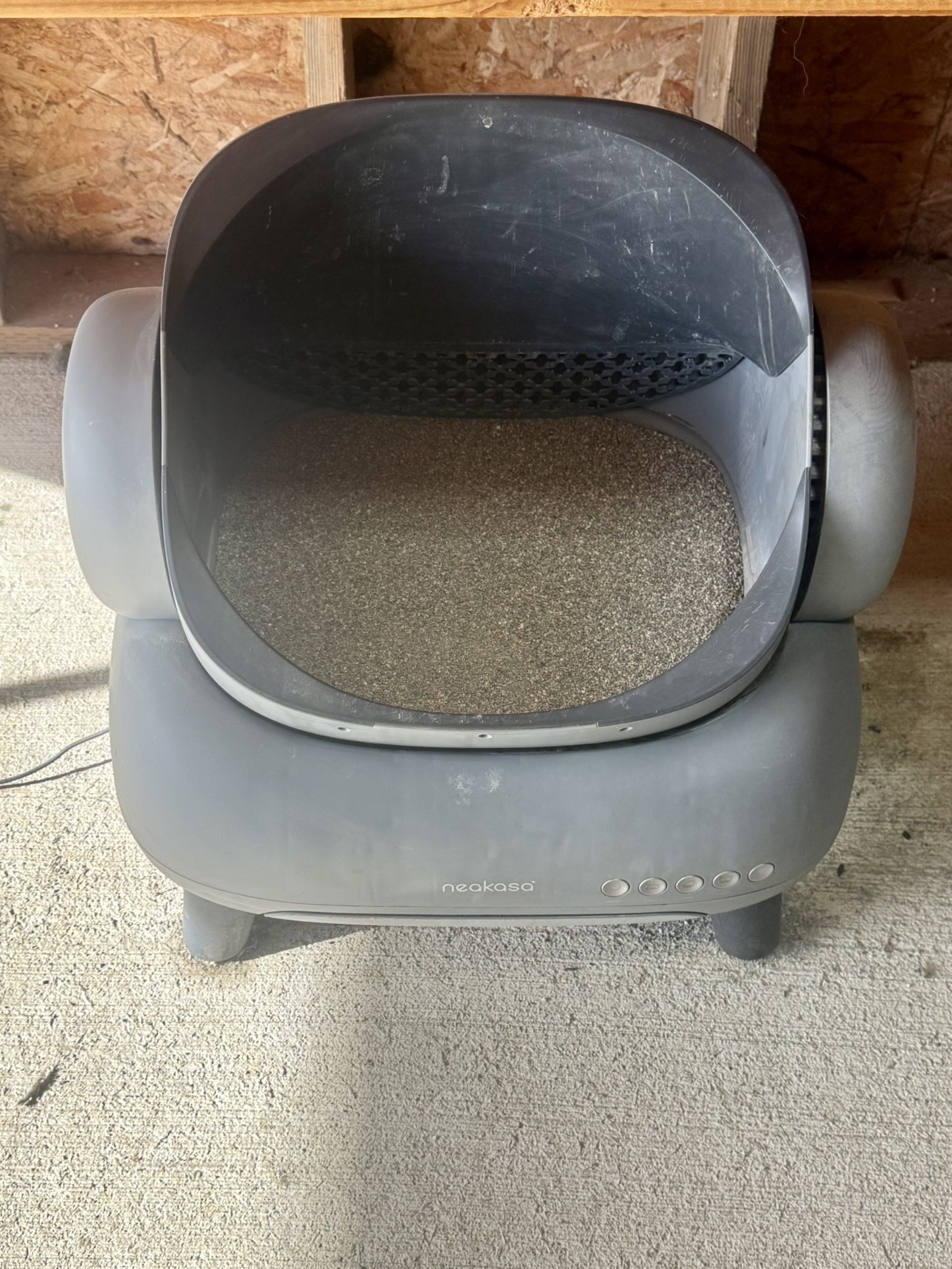 Neakasa Robot  +bags and double  layer litter mat