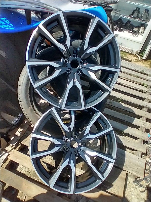 9.5 Wide 21 Inch Rim.... Only Three Available M Style