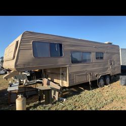 25 Foot Fifth Wheel Travel Trailer