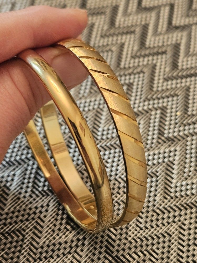 VINTAGE 80'S GOLD TONE DIAGONAL STRIPED MONET BANGLE BRACELETs.
