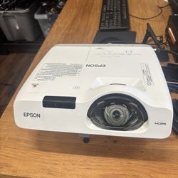 Epson PowerLite  530 Projector, no remote, comes with HDMI and Power cable . Works great 