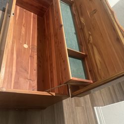🚨 Solid Wood Cedar Chest – MUST GO 🚨