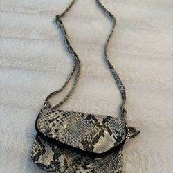 Womens Rosetti Black And White Snake Skin Print Crossbody Bag 