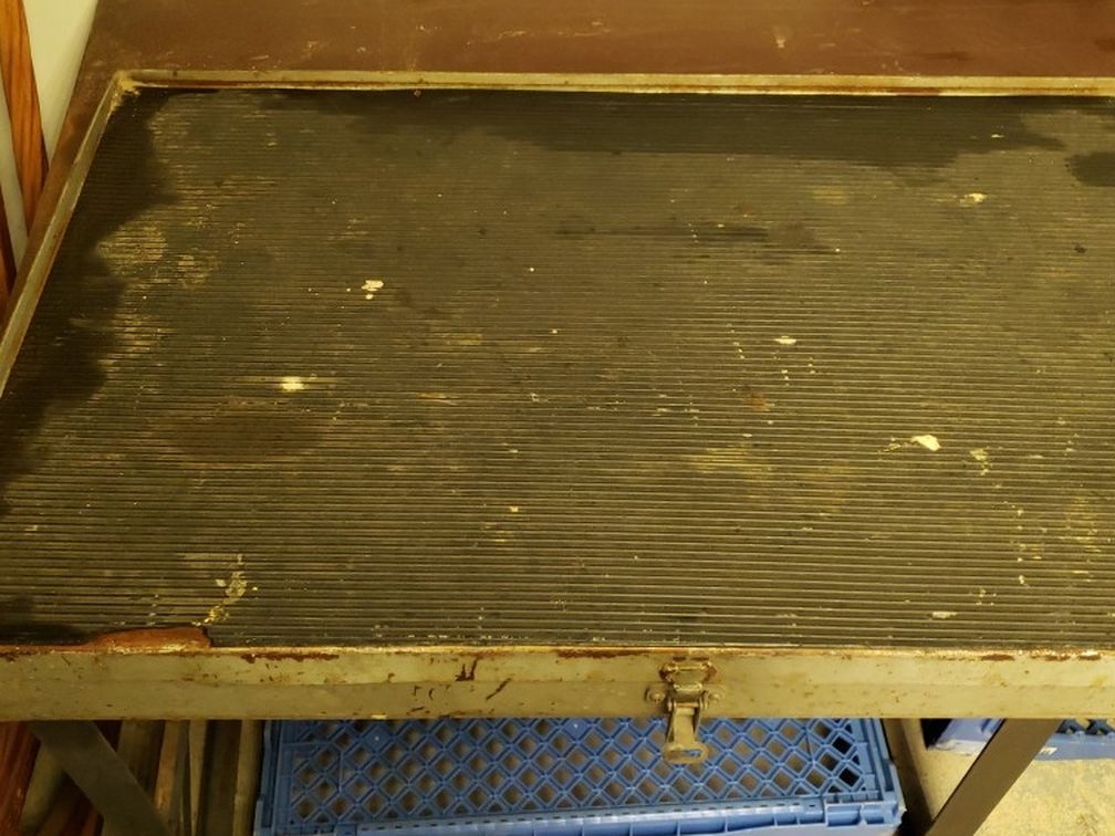 Workbench top With parts bin